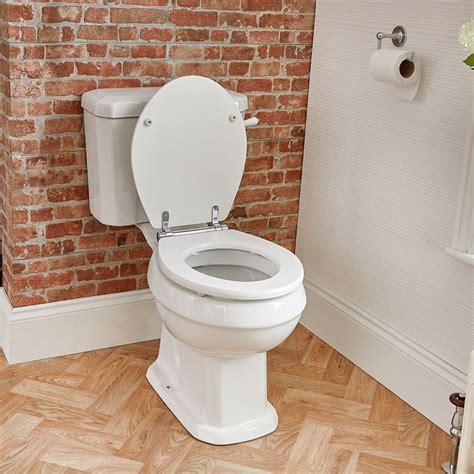 Toilet .